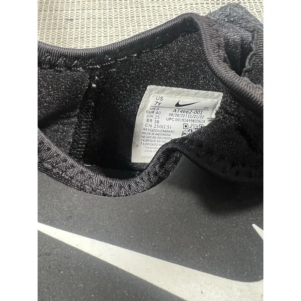 Nike Youth size 7 Nike sneakers AT4662-001